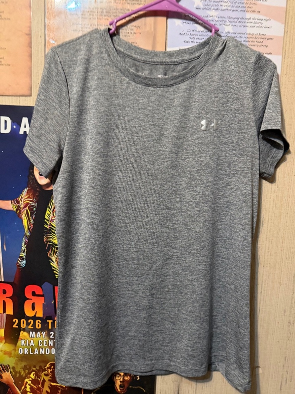 Women’s Under Armor Heat Wear moisture wick shirt size Medium